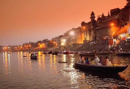 Holy Ganges Tour - Uttar Pradesh Tour Packages - Book Uttar Pradesh Holiday Package at Best Price - Bluberryholidays.com